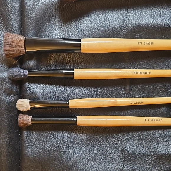 Bobbi Brown black brush roll with 15 brushes - Picture 4 of 10